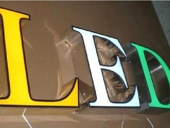 华容介绍LED招牌的基础知识。